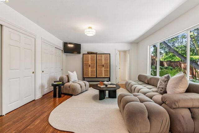 1035 N Thompson Rd, Lafayette, CA 94549
