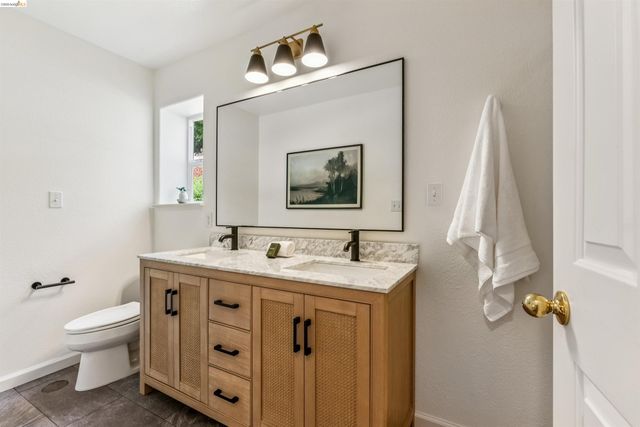 1035 N Thompson Rd, Lafayette, CA 94549