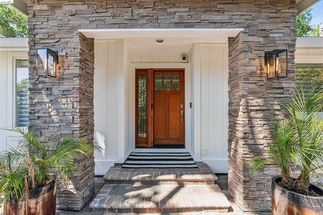 1035 N Thompson Rd, Lafayette, CA 94549