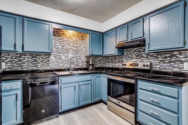 7510 E 17th St, Wichita, KS 67206