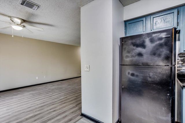 7510 E 17th St, Wichita, KS 67206