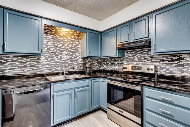 7510 E 17th St, Wichita, KS 67206