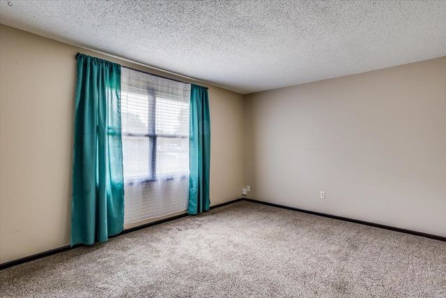 7510 E 17th St, Wichita, KS 67206