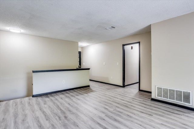 7510 E 17th St, Wichita, KS 67206