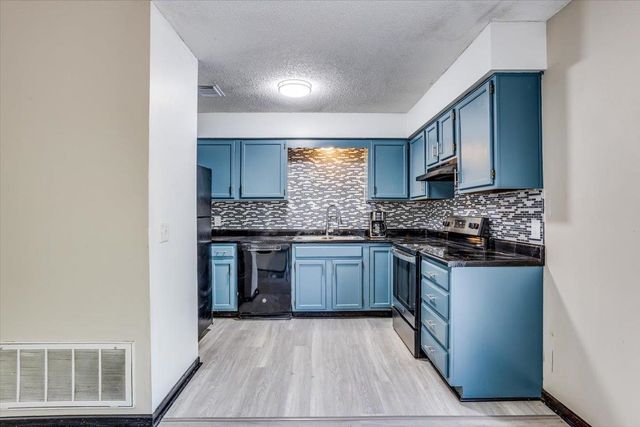 7510 E 17th St, Wichita, KS 67206