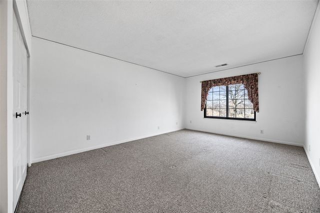 130 Thompson Drive SE 214, Cedar Rapids, IA 52402