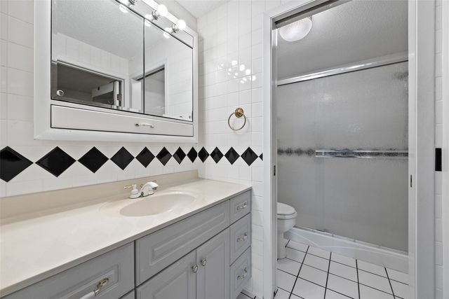 130 Thompson Drive SE 214, Cedar Rapids, IA 52402