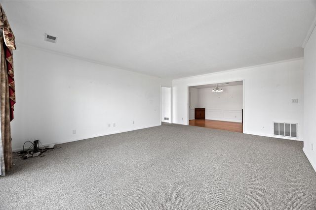 130 Thompson Drive SE 214, Cedar Rapids, IA 52402