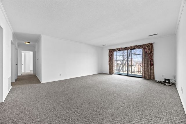 130 Thompson Drive SE 214, Cedar Rapids, IA 52402