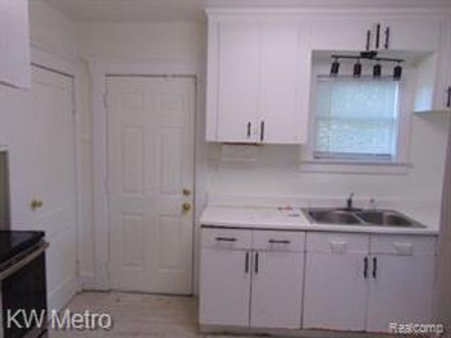 17125 Archdale Street, Detroit, MI 48235