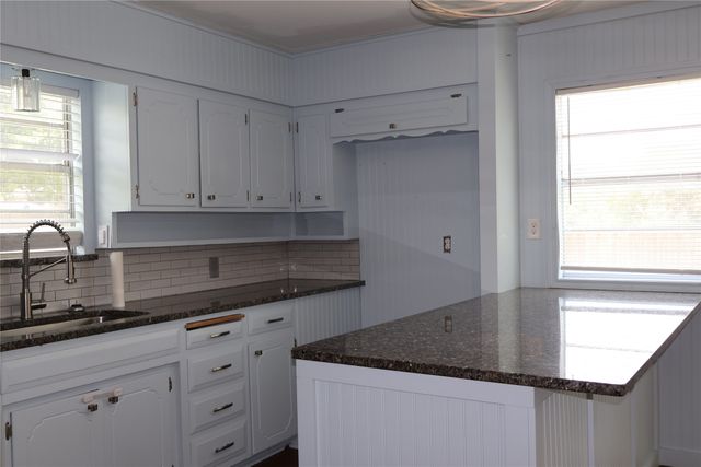 2516 Norfleet Street, Sansom Park, TX 76114