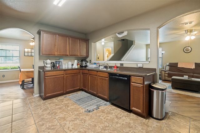 727 Lentisco Drive, Lancaster, TX 75146