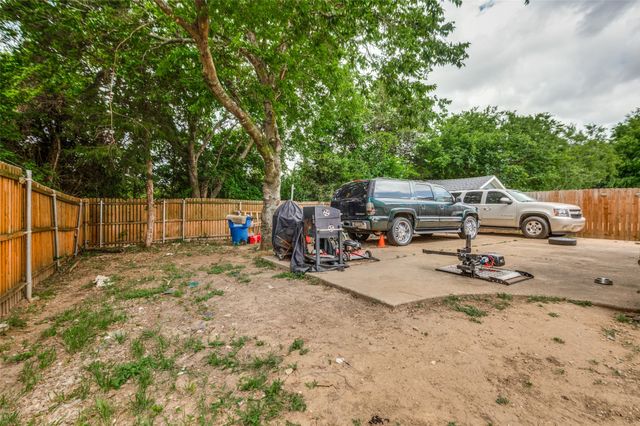 727 Lentisco Drive, Lancaster, TX 75146