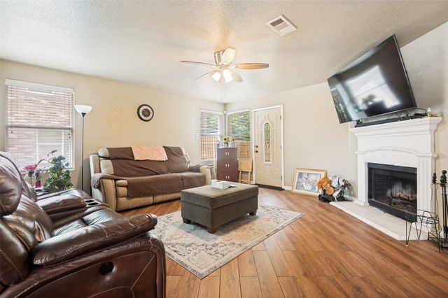 727 Lentisco Drive, Lancaster, TX 75146