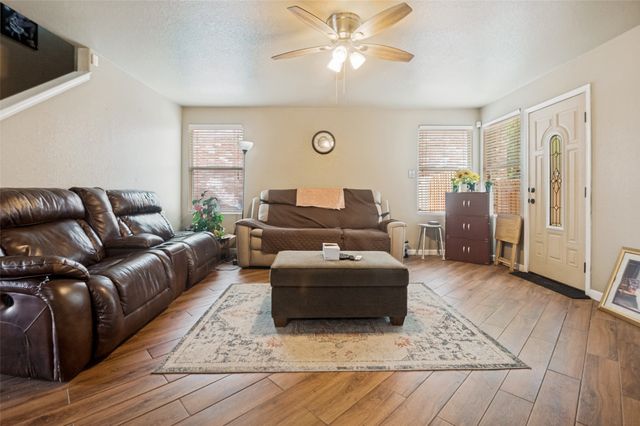 727 Lentisco Drive, Lancaster, TX 75146