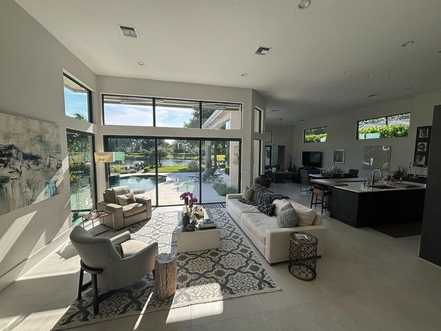 21 Somerset Drive, Palm Beach Gardens, FL 33418