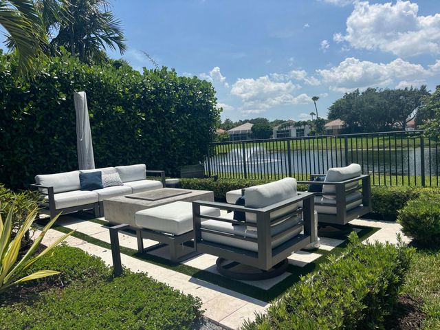 21 Somerset Drive, Palm Beach Gardens, FL 33418