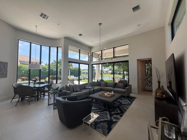 21 Somerset Drive, Palm Beach Gardens, FL 33418
