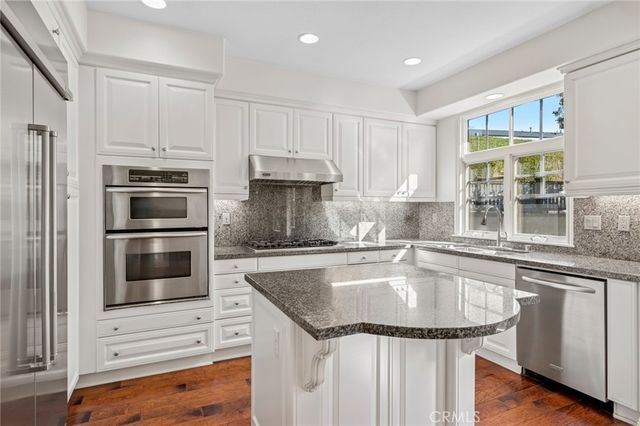 2676 BUNGALOW Place, Corona Del Mar, CA 92625