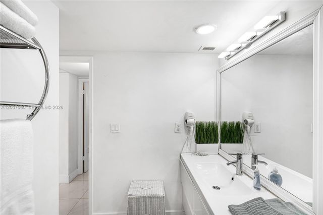 19370 Collins Avenue 1612, Sunny Isles Beach, FL 33160