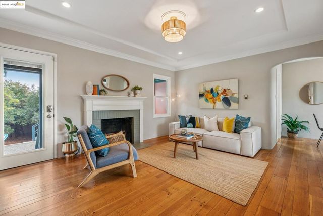 5634 Burlingame Ave, Richmond, CA 94804