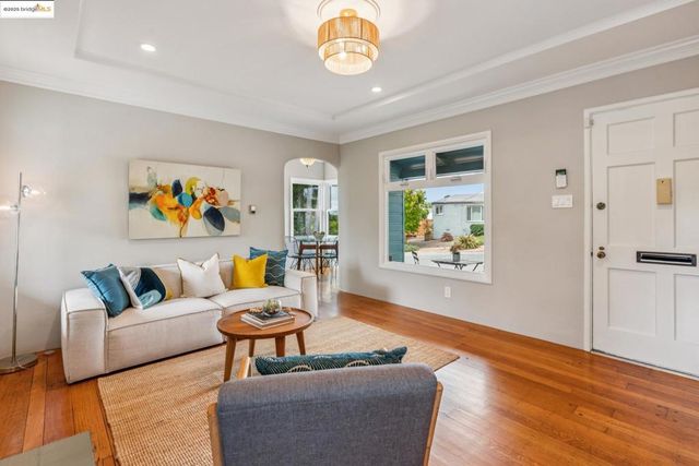 5634 Burlingame Ave, Richmond, CA 94804