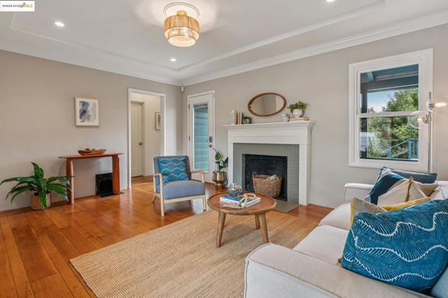 5634 Burlingame Ave, Richmond, CA 94804