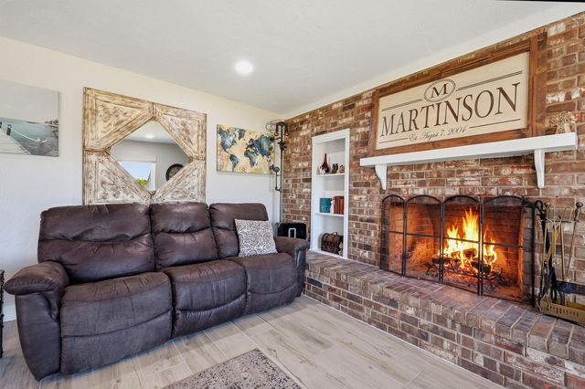 420 Kiowa Drive W, Gainesville, TX 76240