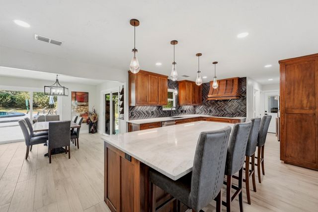 420 Kiowa Drive W, Gainesville, TX 76240