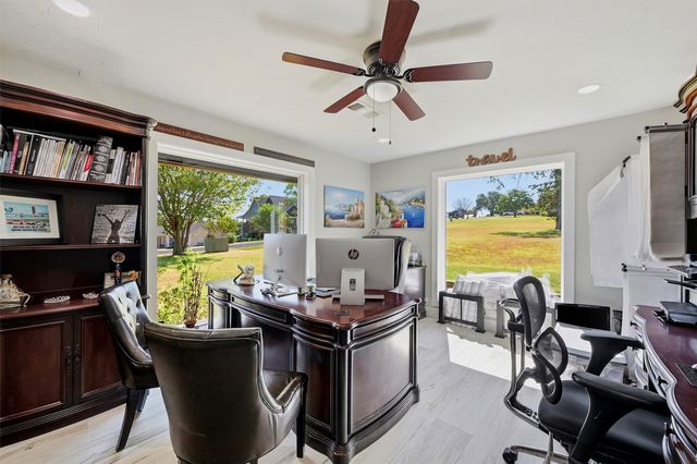 420 Kiowa Drive W, Gainesville, TX 76240