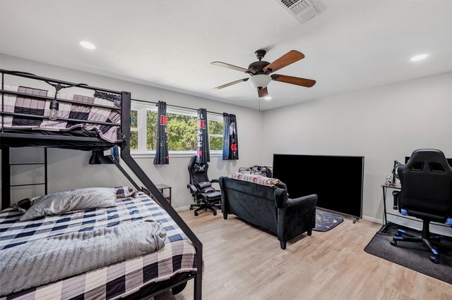 420 Kiowa Drive W, Gainesville, TX 76240