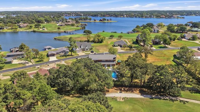 420 Kiowa Drive W, Gainesville, TX 76240