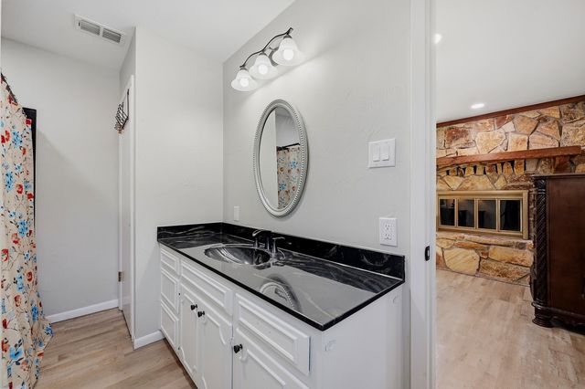 420 Kiowa Drive W, Gainesville, TX 76240