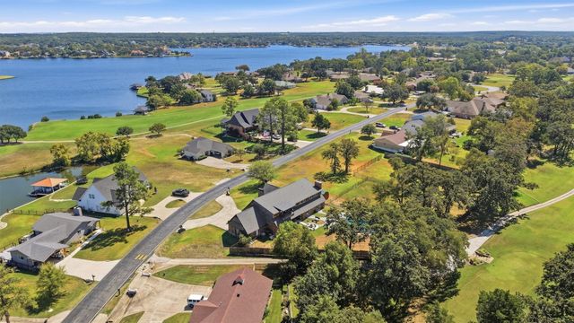 420 Kiowa Drive W, Gainesville, TX 76240
