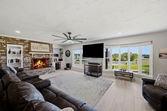 420 Kiowa Drive W, Gainesville, TX 76240