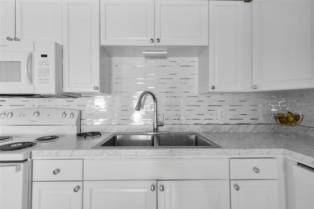 588 FAIRWAYS LN E204, Ocala, FL 34472