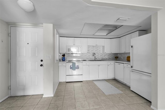 588 FAIRWAYS LN E204, Ocala, FL 34472