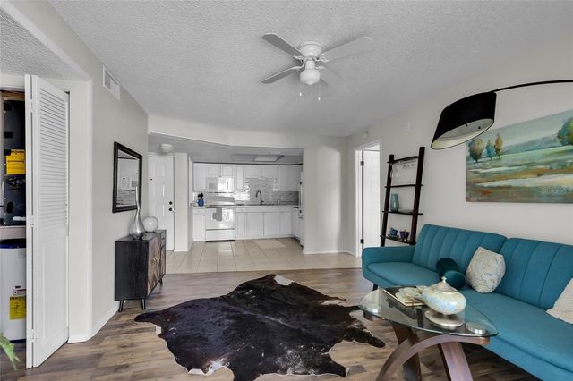 588 FAIRWAYS LN E204, Ocala, FL 34472