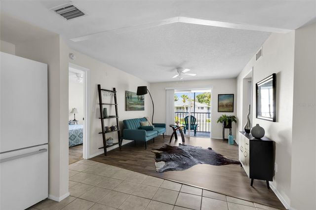 588 FAIRWAYS LN E204, Ocala, FL 34472