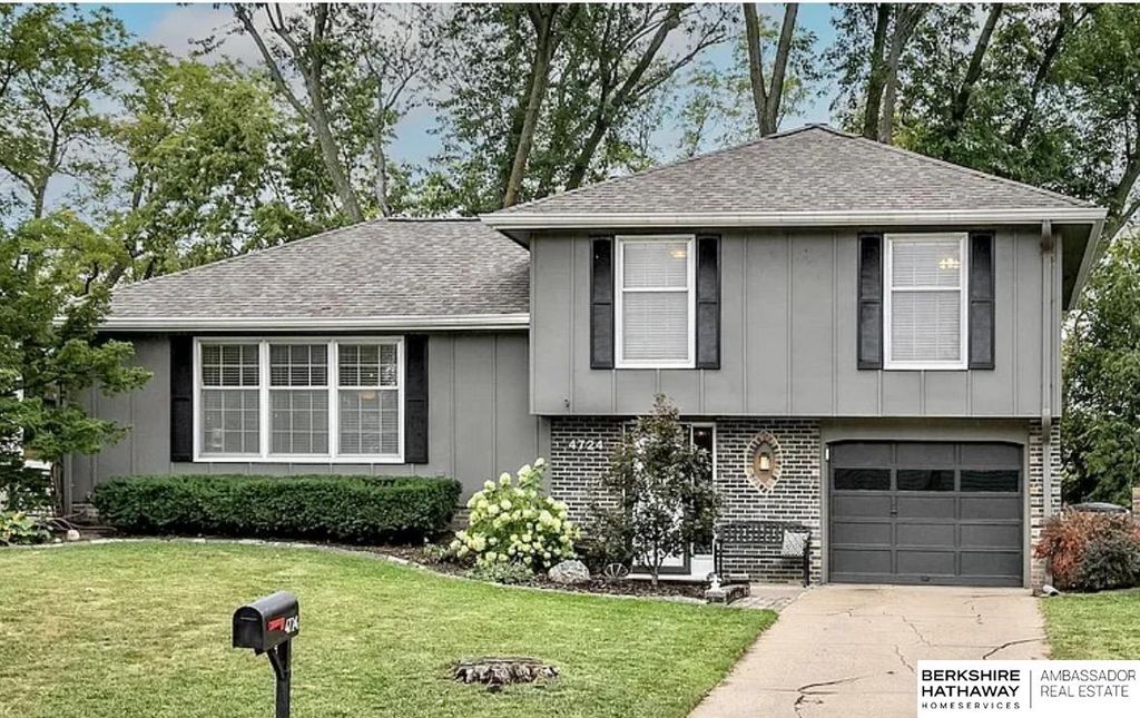 4724 S 150th Street, Omaha, NE 68137