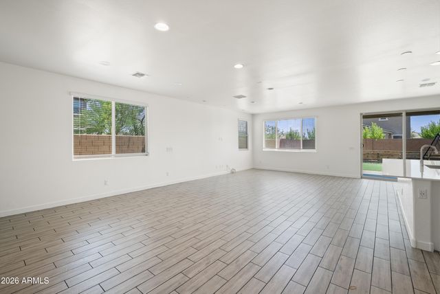 9207 W SELLS Drive, Phoenix, AZ 85037