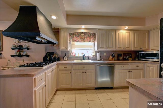 274 Gaston Avenue, Garfield, NJ 07026