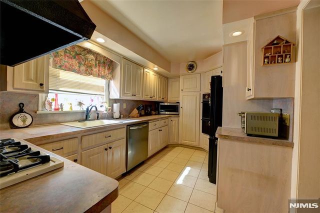 274 Gaston Avenue, Garfield, NJ 07026