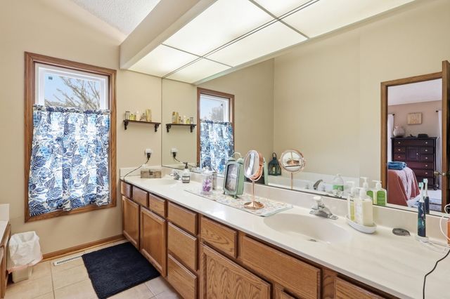 14657 Bridle Ridge Trail NE, Prior Lake, MN 55372