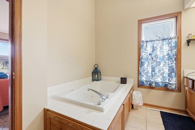 14657 Bridle Ridge Trail NE, Prior Lake, MN 55372