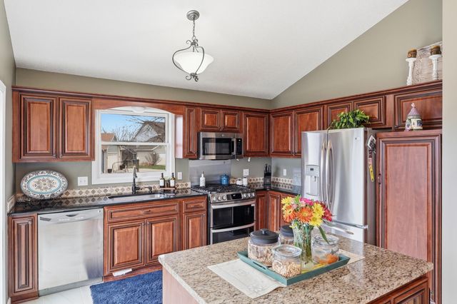 14657 Bridle Ridge Trail NE, Prior Lake, MN 55372