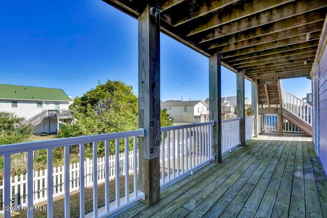 1207 N Topsail Drive, Surf City, NC 28445