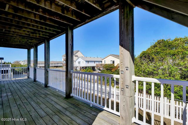 1207 N Topsail Drive, Surf City, NC 28445