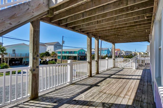 1207 N Topsail Drive, Surf City, NC 28445
