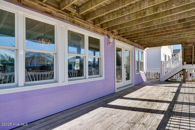 1207 N Topsail Drive, Surf City, NC 28445